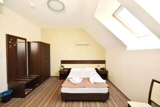 Отель Aviator Hotel & Spa Кельце Двухместный номер с 1 кроватью или 2 отдельными кроватями-2